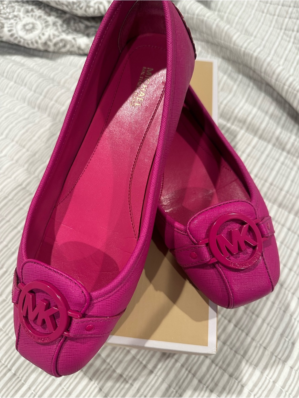 Michael Kors Hot Pink MK Logo Ballet Flats - Picture 3 of 5